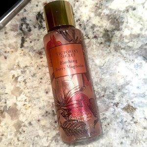 Victoria’s Secret Blushing Berry Magnolia Fragrance Body Mist